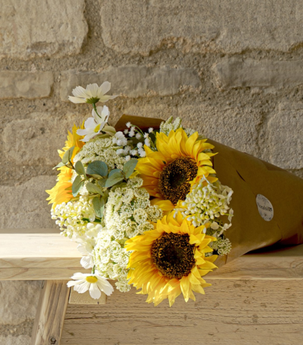 Medium flower bouquet gift with personalized message